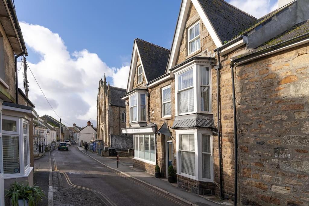 Luxury Modern Suite In Marazion With Parking Bagian luar foto