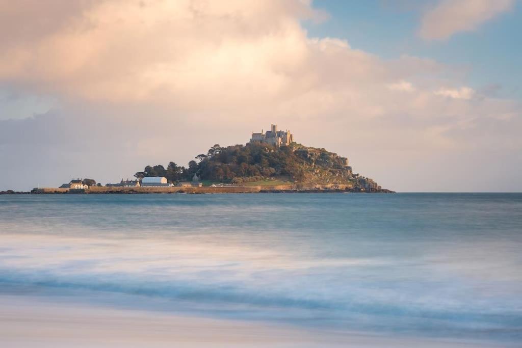 Luxury Modern Suite In Marazion With Parking Bagian luar foto